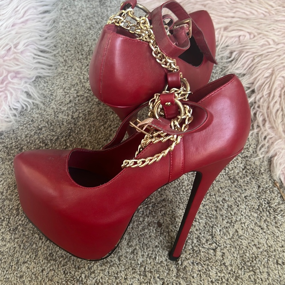 Red heels - Picture 3 of 6